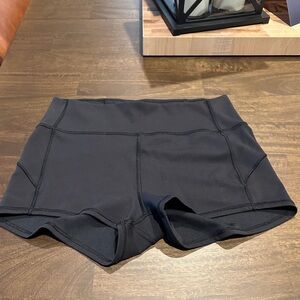 Lululemon In Movement Short *Everlux 2.5" Black Size 10